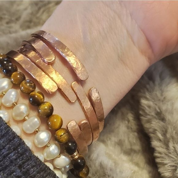 Hand forged set of copper stacking cuffs - Picture 3 of 5